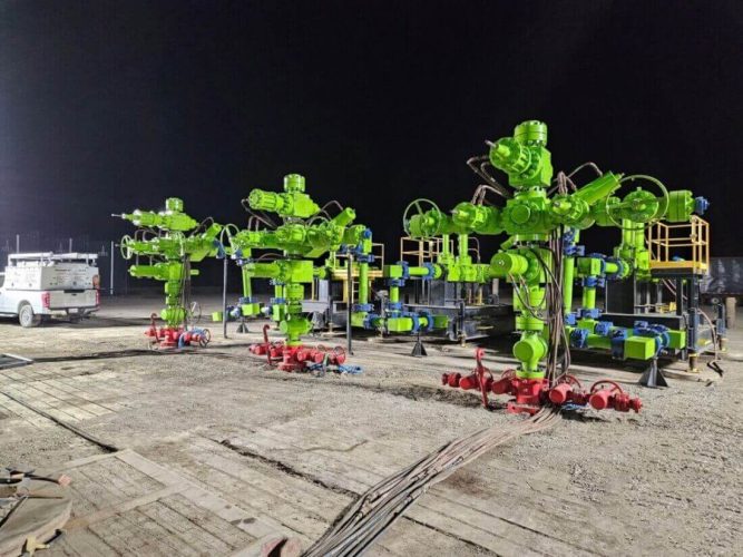 API-X-mas-tree-qptly555k8rug8sntdexpgcfuxa8yihr0nbqhjytc0